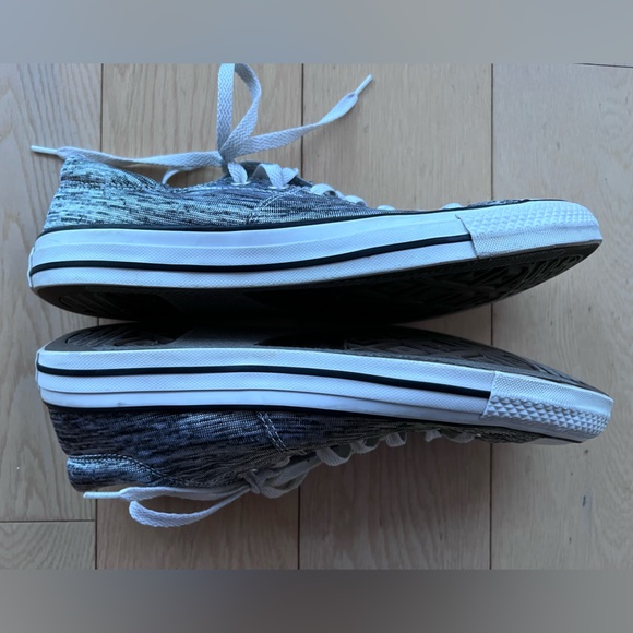 Women’s Converse All Start low top Chuck Taylor. Silver melange color. Size 11 - Picture 9 of 9